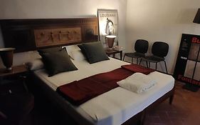 Lovely Portion Of Property Near Piazza Santo Spirito